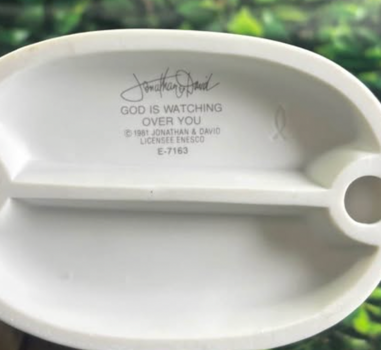 Precious Moments Figurine – God Is Watching Over You (1981, Jonathan & David, Enesco)