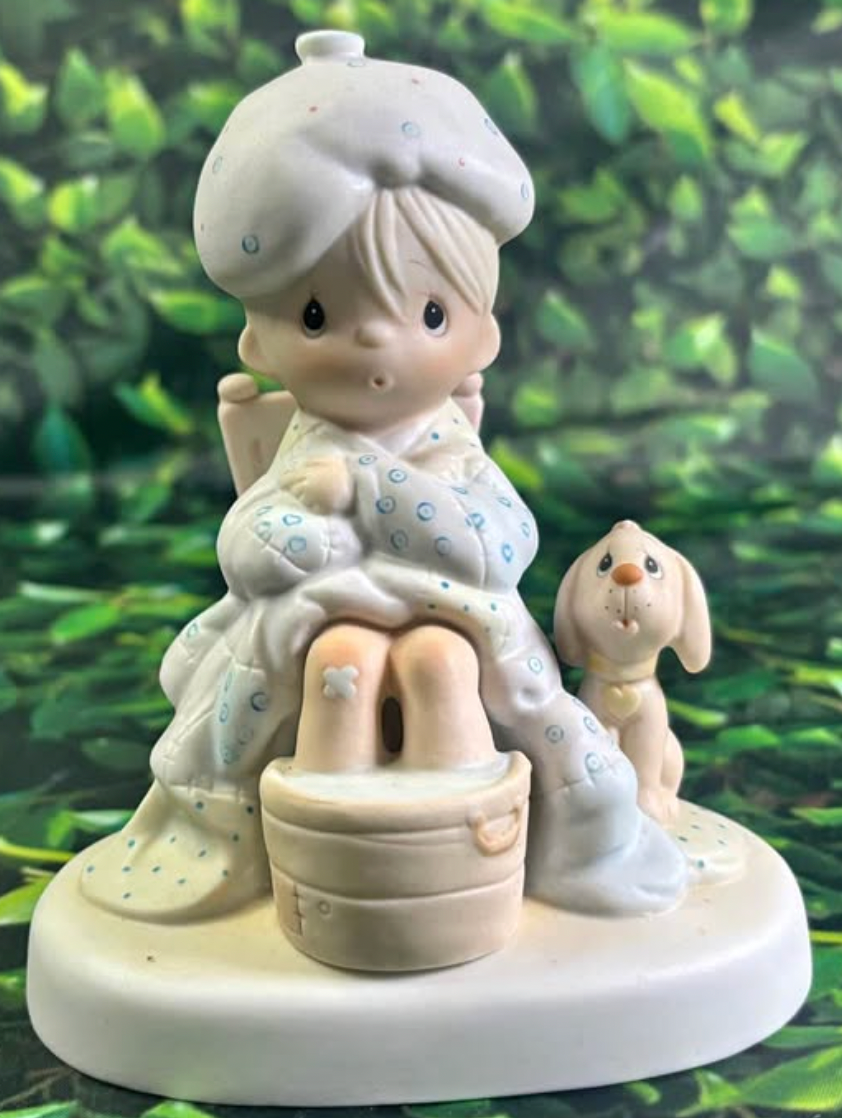 Precious Moments Figurine – God Is Watching Over You (1981, Jonathan & David, Enesco)