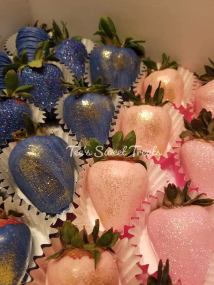 Chocolate Covered Strawberries (12 Count)